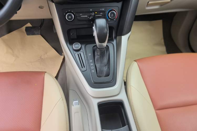 Used Ford Focus 2018 Sedan Classic 1.6L Automatic Comfort Plus Smart Drive Version Gear Lever