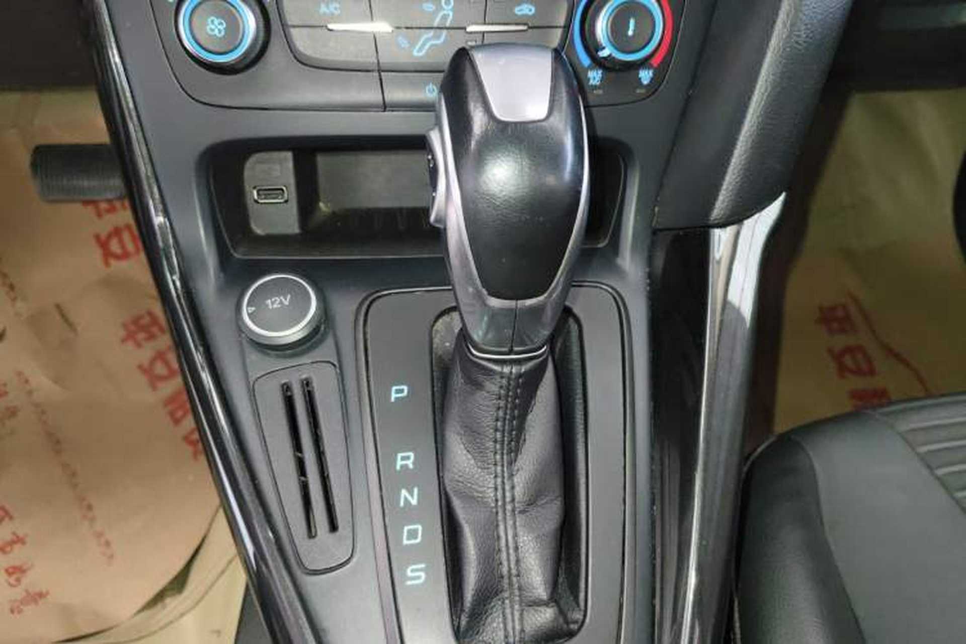 Used Ford Focus 2018 Hatchback Classic 1.6L Automatic Trendy SmartDrive Edition Gear Lever