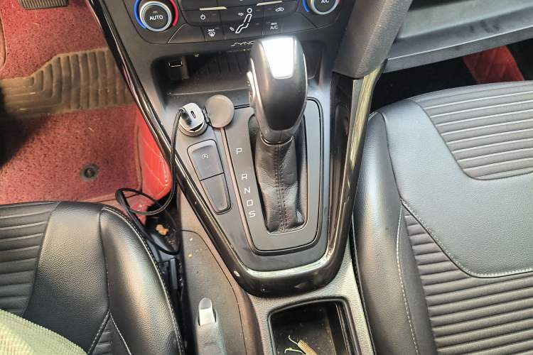 Used Ford Focus 2018 Sedan Classic EcoBoost 180 Automatic Elite Model Gear Lever