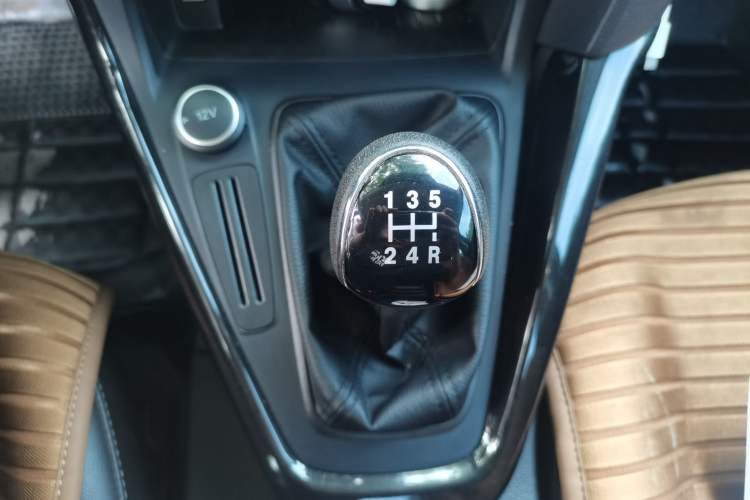 Used Ford Focus 2018 Sedan Classic 1.6L Manual Fashion Edition SmartDrive Version Gear Lever