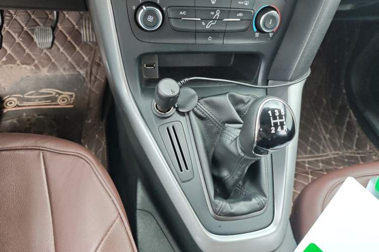 Used Ford Focus 2018 Hatchback Classic 1.6L Manual Comfort Plus SmartDrive Edition Gear Lever