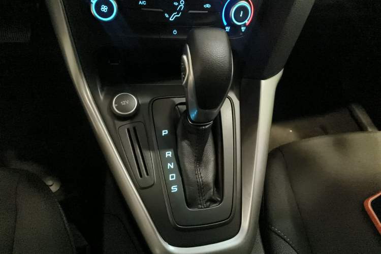 Used Ford Focus 2018 Hatchback Classic 1.6L Automatic Comfort Plus SmartDrive Edition Gear Lever