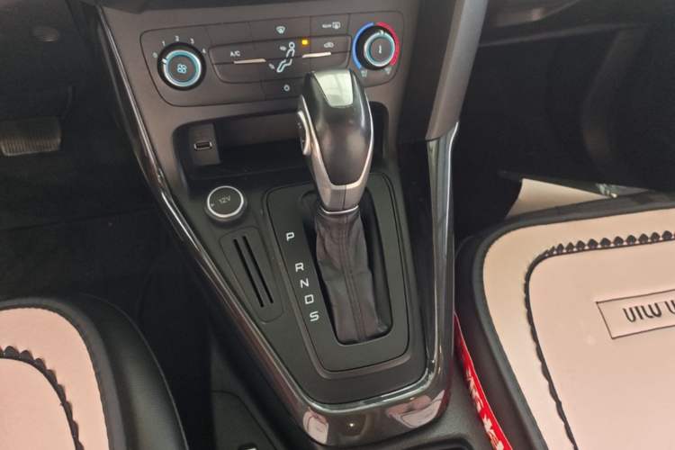 Used Ford Focus 2018 Hatchback Classic 1.6L Automatic Trendy SmartDrive Edition Gear Lever
