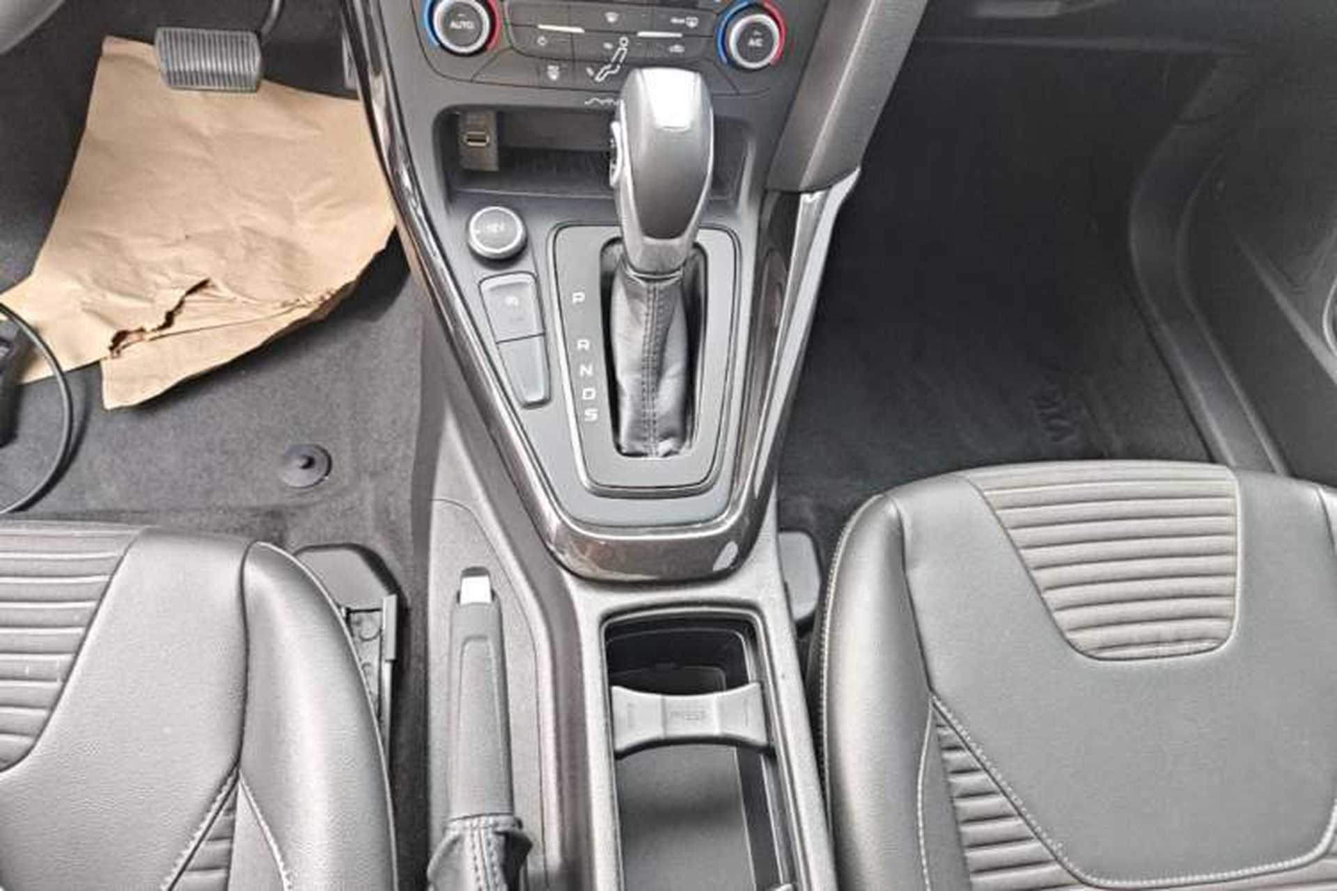 Used Ford Focus 2018 Hatchback Classic EcoBoost 180 Automatic Elite Model Gear Lever