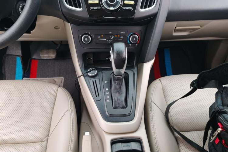 Used Ford Focus 2018 Sedan Classic 1.6L Automatic Comfort Plus Smart Drive Version Gear Lever