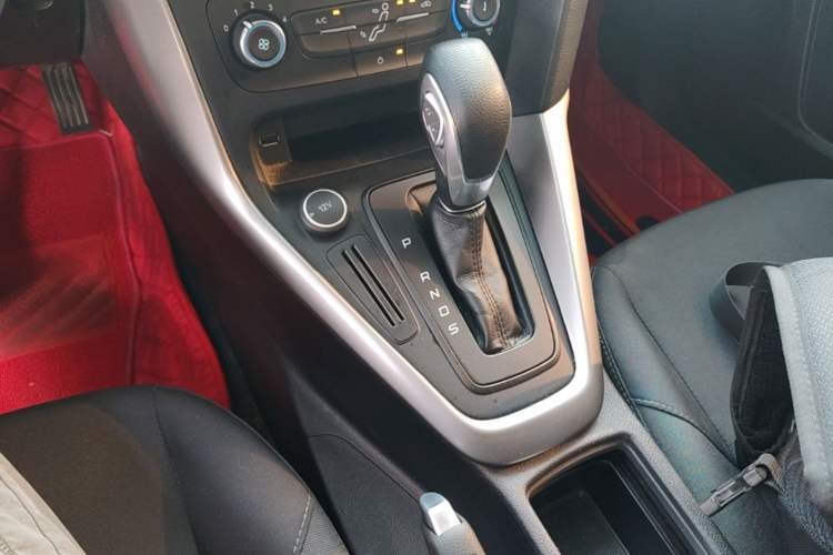 Used Ford Focus 2018 Hatchback Classic 1.6L Automatic Comfort Plus SmartDrive Edition Gear Lever