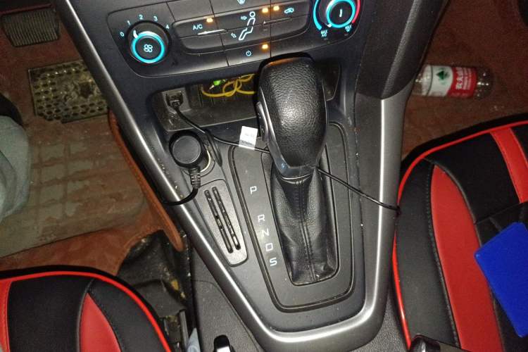 Used Ford Focus 2018 Hatchback Classic 1.6L Automatic Comfort Plus SmartDrive Edition Gear Lever
