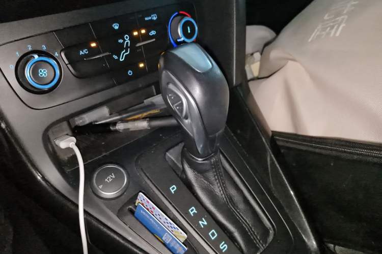 Used Ford Focus 2018 Hatchback Classic 1.6L Automatic Trendy SmartDrive Edition Gear Lever