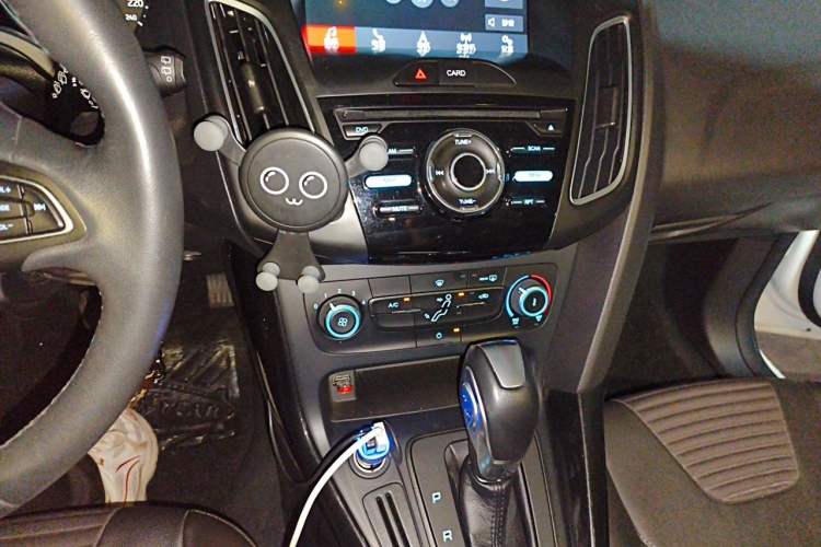 Used Ford Focus 2018 Hatchback Classic 1.6L Automatic Trendy SmartDrive Edition Gear Lever