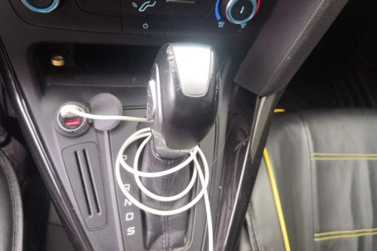 Used Ford Focus 2018 Sedan Classic 1.6L Automatic Trendy SmartDrive Edition Gear Lever
