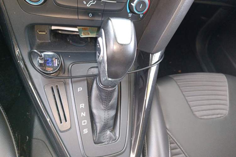 Used Ford Focus 2018 Sedan Classic 1.6L Automatic Trendy SmartDrive Edition Gear Lever