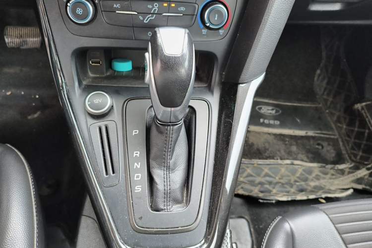 Used Ford Focus 2018 Hatchback Classic 1.6L Automatic Trendy SmartDrive Edition Gear Lever