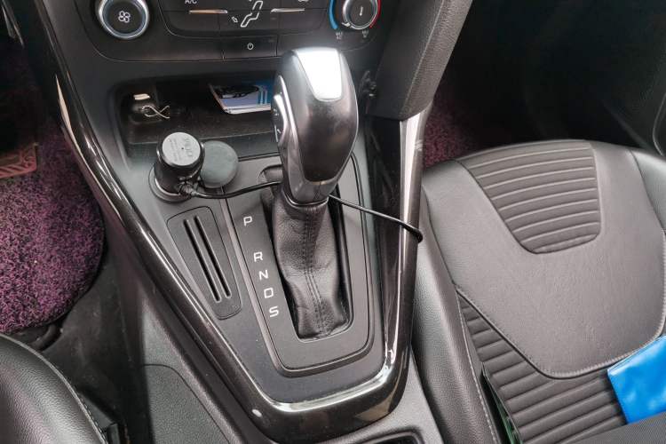 Used Ford Focus 2018 Hatchback Classic 1.6L Automatic Trendy SmartDrive Edition Gear Lever