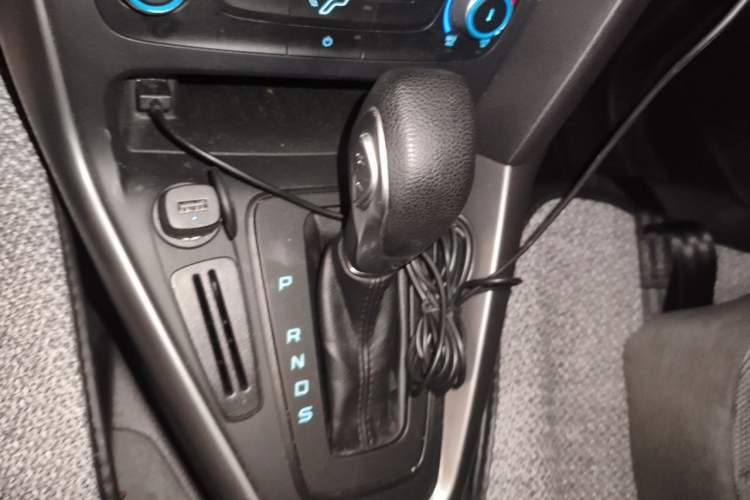 Used Ford Focus 2018 Hatchback Classic 1.6L Automatic Comfort Plus SmartDrive Edition Gear Lever