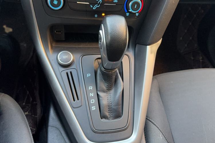Used Ford Focus 2018 Hatchback Classic 1.6L Automatic Comfort Plus SmartDrive Edition Gear Lever