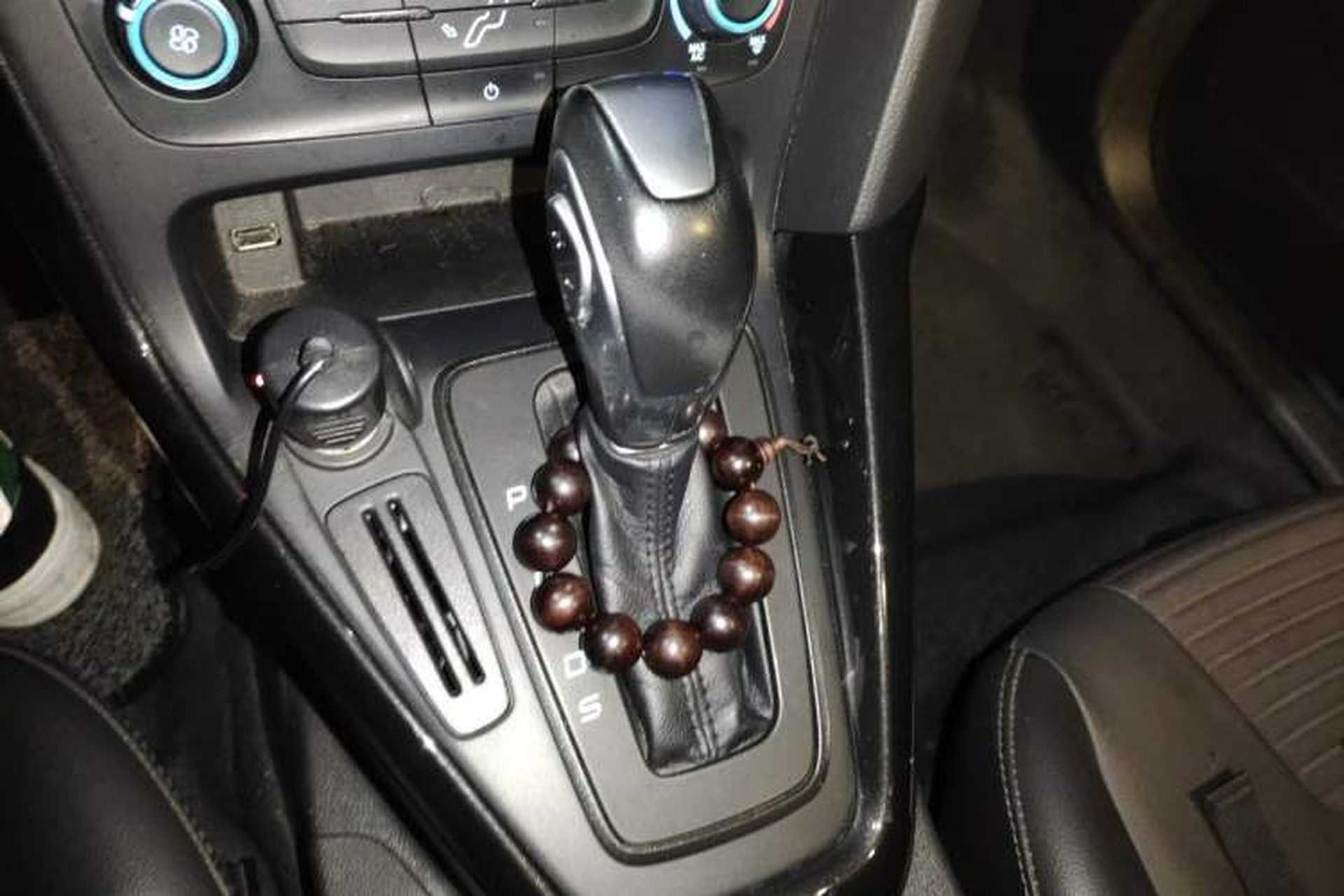 Used Ford Focus 2018 Hatchback Classic 1.6L Automatic Trendy SmartDrive Edition Gear Lever