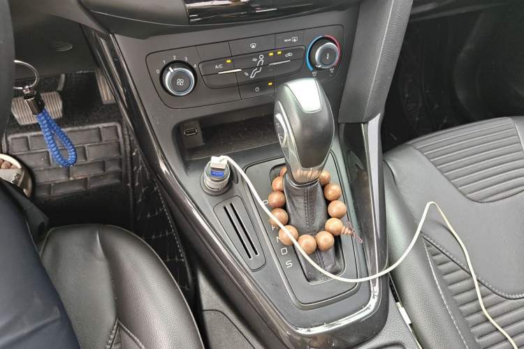 Used Ford Focus 2018 Sedan Classic 1.6L Automatic Trendy SmartDrive Edition Gear Lever