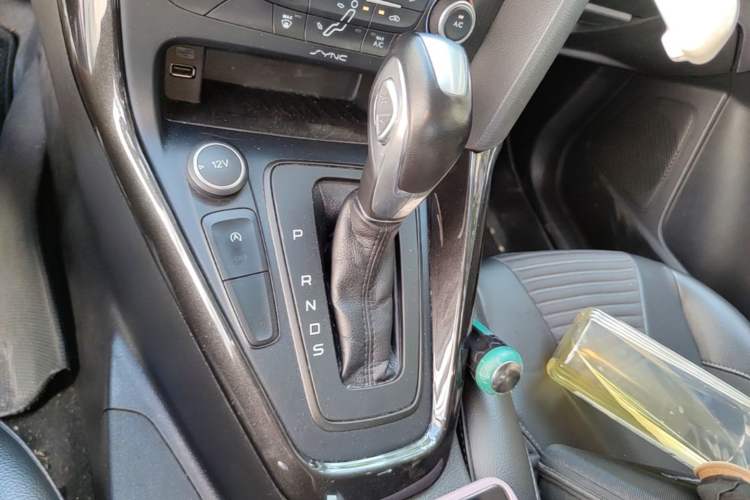 Used Ford Focus 2018 Sedan Classic EcoBoost 180 Automatic Elite Model Gear Lever