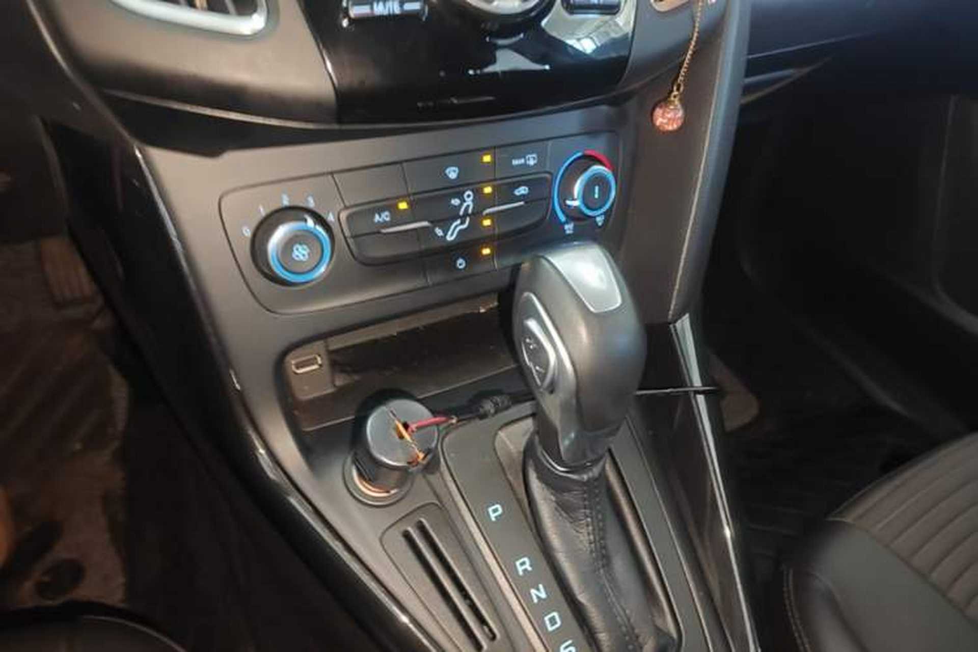Used Ford Focus 2018 Hatchback Classic 1.6L Automatic Trendy SmartDrive Edition Gear Lever