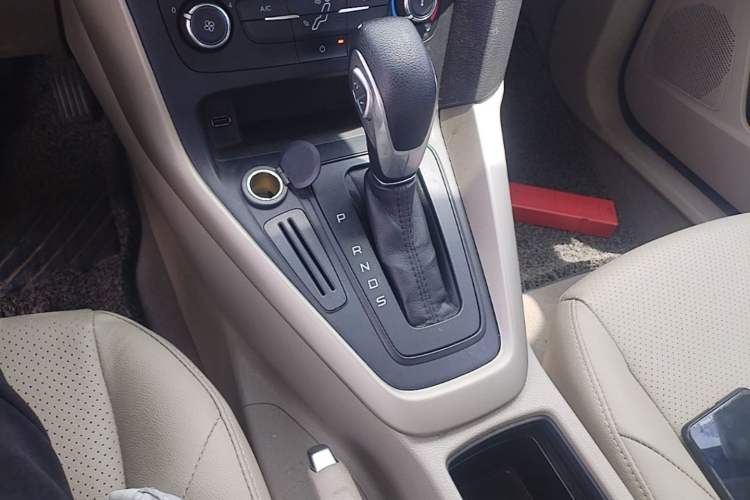 Used Ford Focus 2018 Sedan Classic 1.6L Automatic Comfort Plus Smart Drive Version Gear Lever