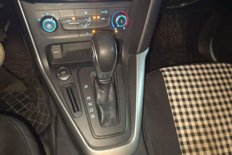 Used Ford Focus 2018 Hatchback Classic 1.6L Automatic Comfort Plus SmartDrive Edition Gear Lever