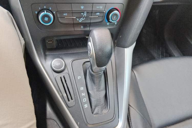 Used Ford Focus 2018 Hatchback Classic 1.6L Automatic Comfort Plus SmartDrive Edition Gear Lever