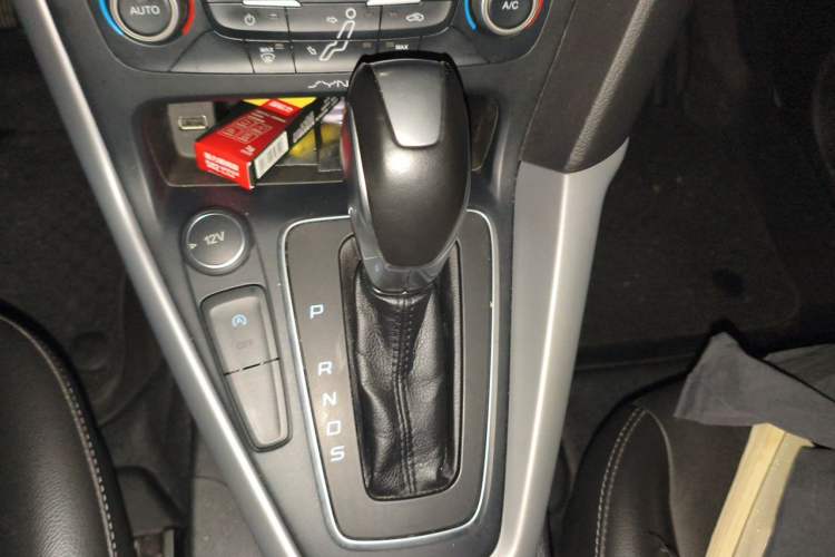 Used Ford Focus 2018 Hatchback Classic EcoBoost 180 Automatic Sport Edition Gear Lever
