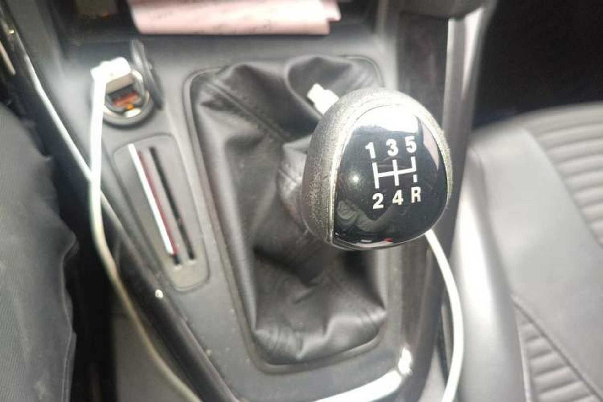 Used Ford Focus 2018 Hatchback Classic 1.6L Manual Fashion Edition SmartDrive Version Gear Lever