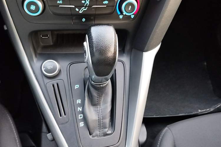 Used Ford Focus 2018 Hatchback Classic 1.6L Automatic Comfort Plus SmartDrive Edition Gear Lever