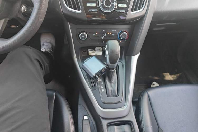 Used Ford Focus 2018 Hatchback Classic 1.6L Automatic Comfort Plus SmartDrive Edition Gear Lever
