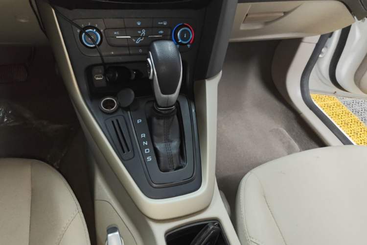 Used Ford Focus 2018 Sedan Classic 1.6L Automatic Comfort Plus Smart Drive Version Gear Lever