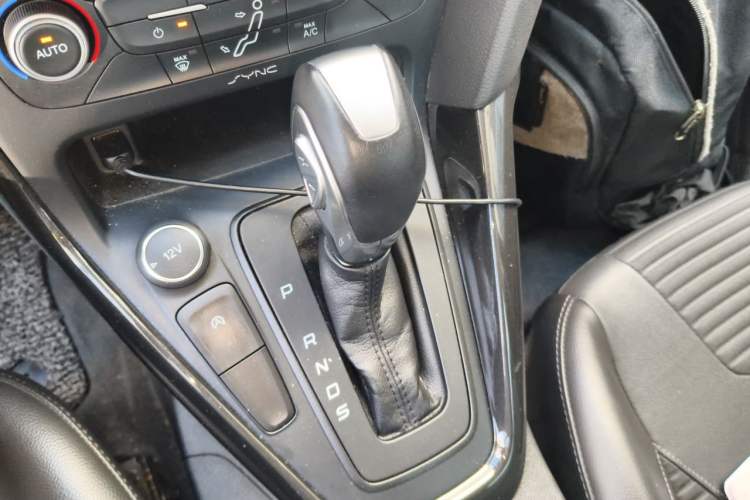 Used Ford Focus 2018 Hatchback Classic EcoBoost 180 Automatic Elite Model Gear Lever