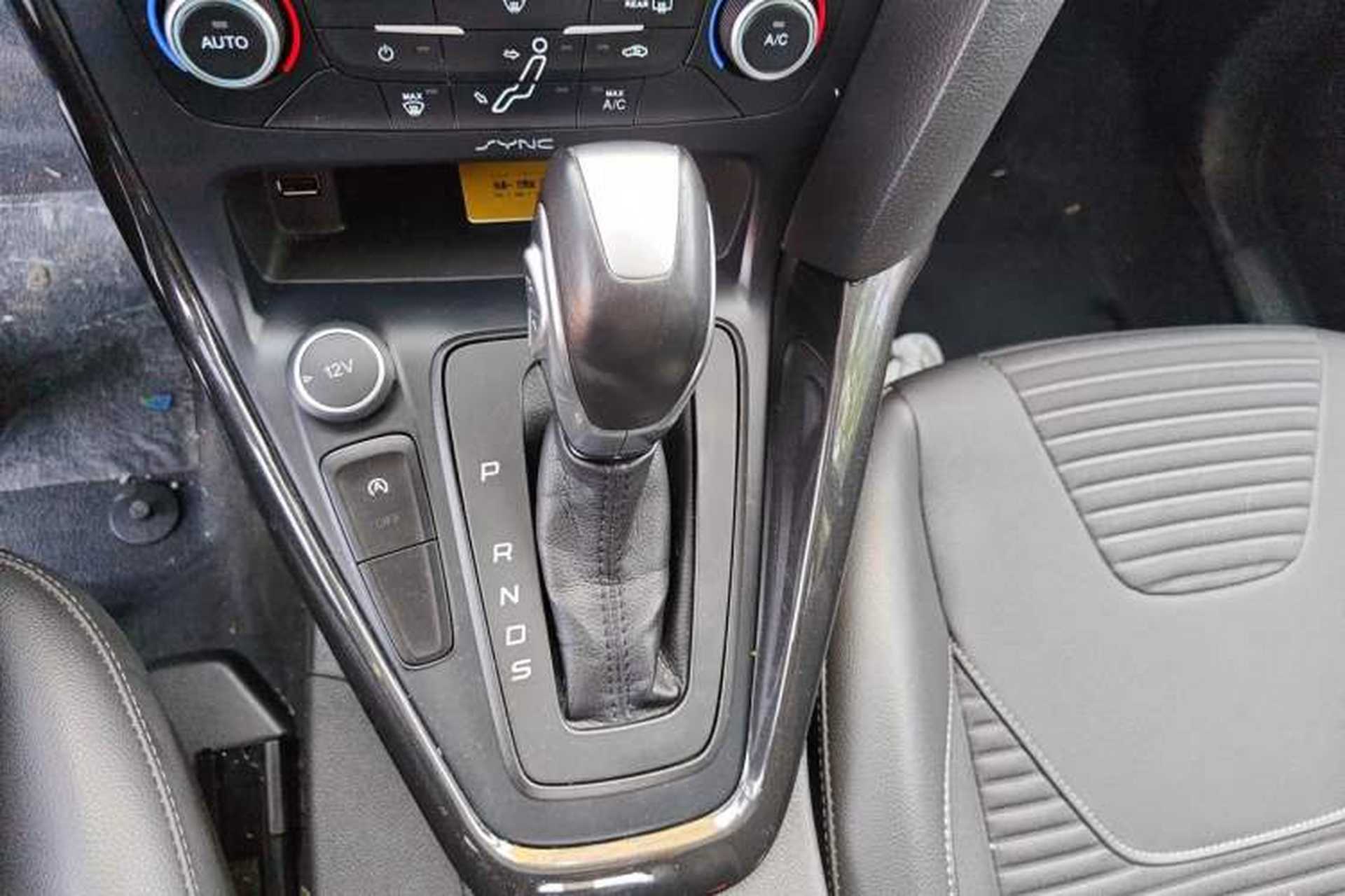 Used Ford Focus 2018 Hatchback Classic EcoBoost 180 Automatic Elite Model Gear Lever