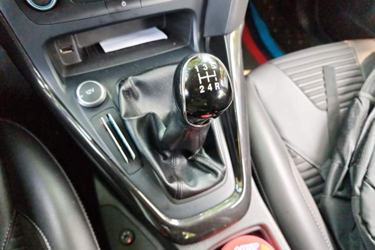 Used Ford Focus 2018 Hatchback Classic 1.6L Manual Fashion Edition SmartDrive Version Gear Lever