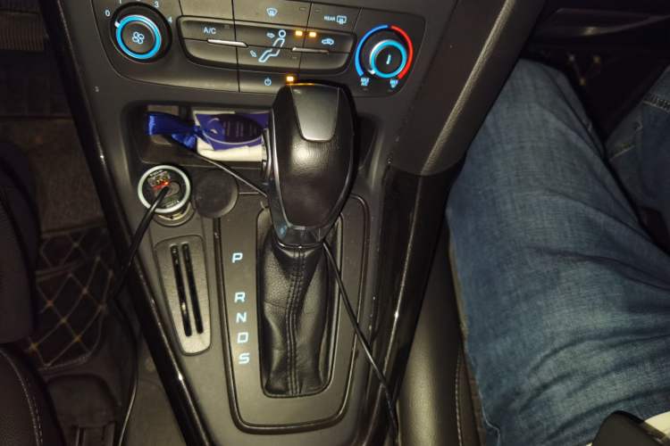 Used Ford Focus 2018 Hatchback Classic 1.6L Automatic Trendy SmartDrive Edition Gear Lever