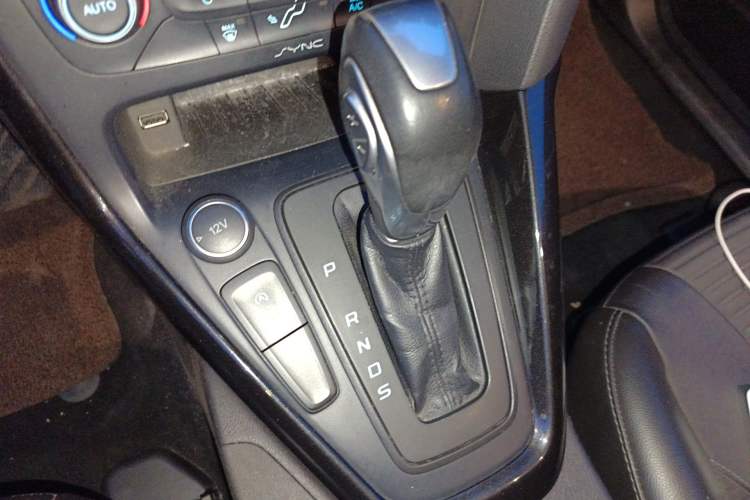 Used Ford Focus 2018 Sedan Classic EcoBoost 180 Automatic Elite Model Gear Lever