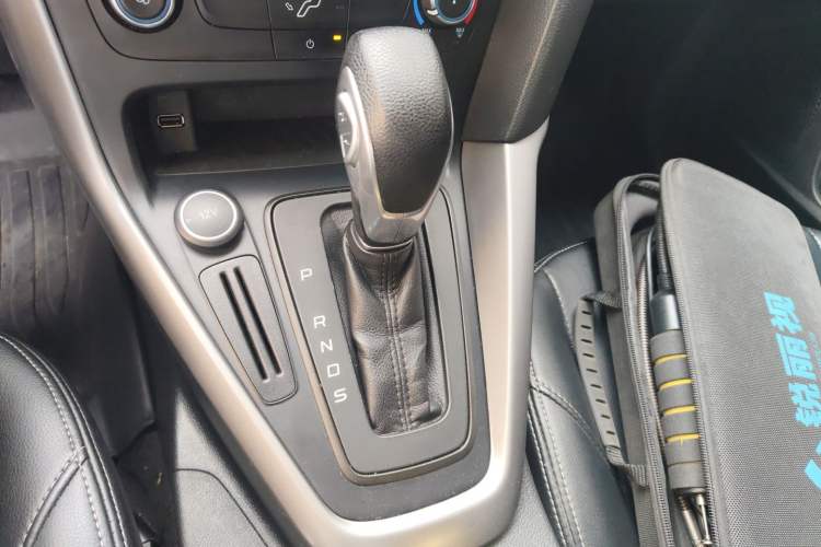 Used Ford Focus 2018 Hatchback Classic 1.6L Automatic Comfort Plus SmartDrive Edition Gear Lever