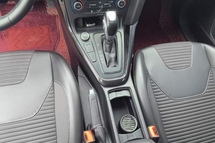 Used Ford Focus 2018 Hatchback Classic EcoBoost 180 Automatic Elite Model Gear Lever