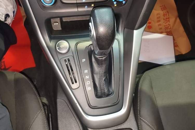 Used Ford Focus 2018 Hatchback Classic 1.6L Automatic Comfort Plus SmartDrive Edition Gear Lever