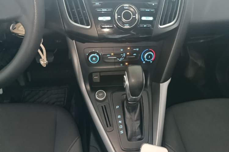 Used Ford Focus 2018 Hatchback Classic 1.6L Automatic Comfort Plus SmartDrive Edition Gear Lever