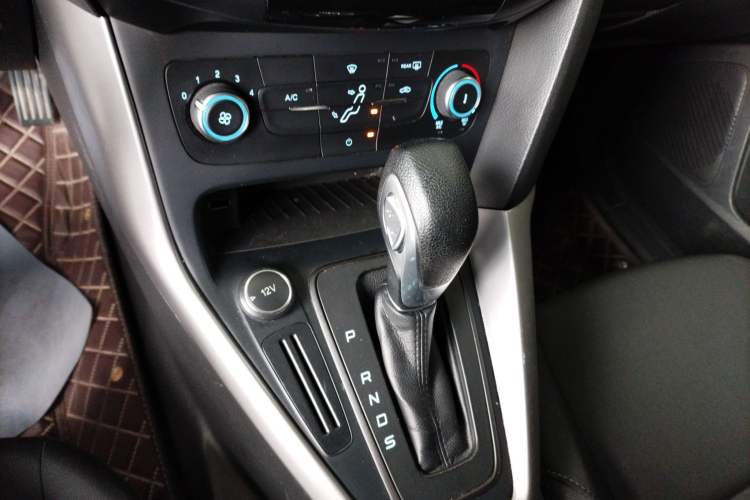 Used Ford Focus 2018 Hatchback Classic 1.6L Automatic Comfort Plus SmartDrive Edition Gear Lever