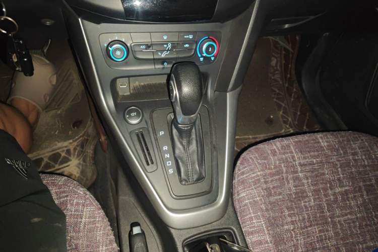 Used Ford Focus 2018 Hatchback Classic 1.6L Automatic Comfort Plus SmartDrive Edition Gear Lever
