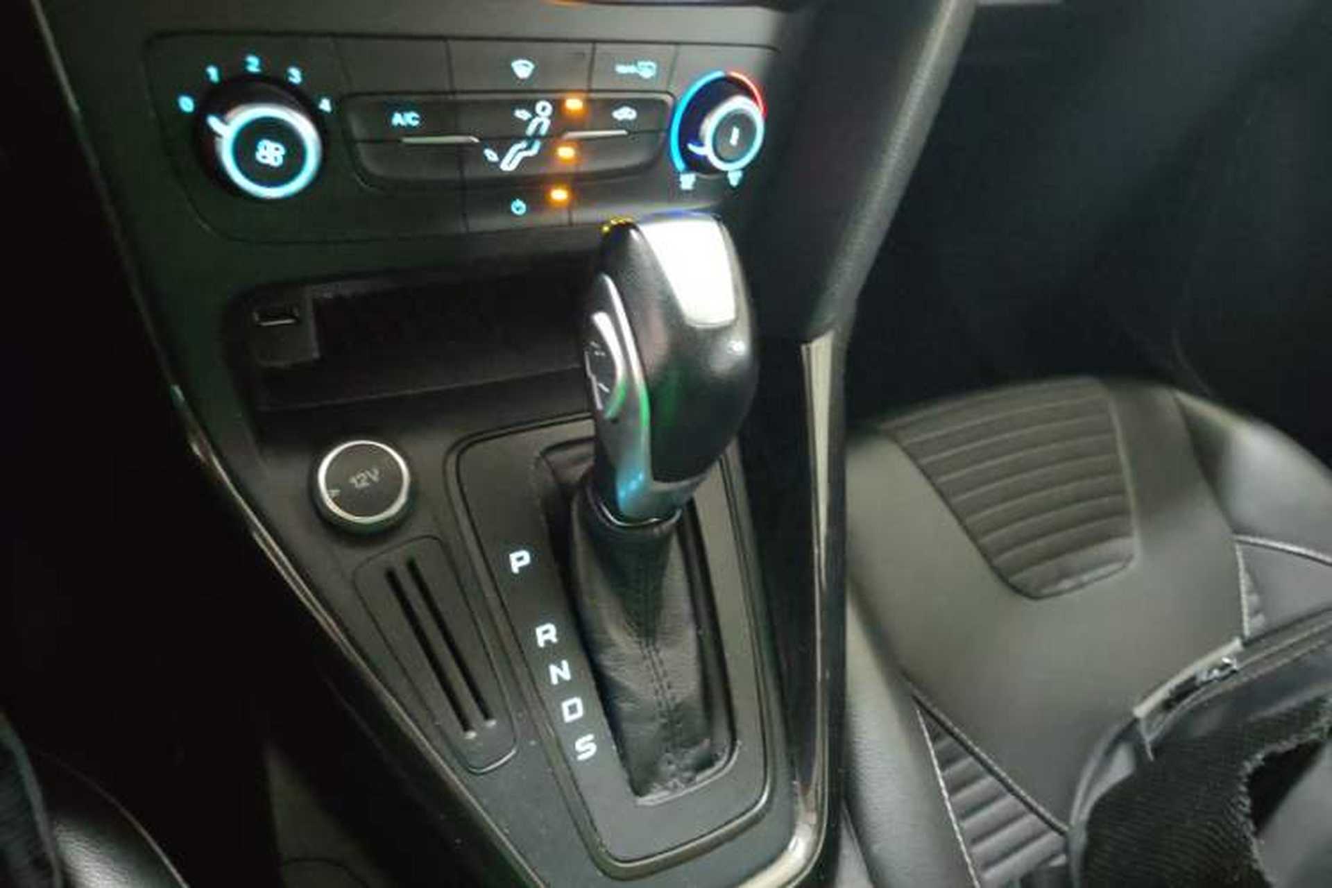 Used Ford Focus 2018 Hatchback Classic 1.6L Automatic Trendy SmartDrive Edition Gear Lever