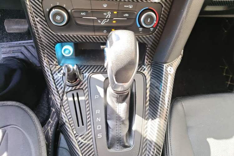 Used Ford Focus 2018 Hatchback Classic 1.6L Automatic Comfort Plus SmartDrive Edition Gear Lever
