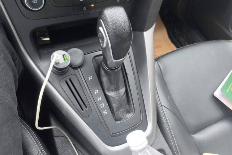 Used Ford Focus 2018 Hatchback Classic 1.6L Automatic Comfort Plus SmartDrive Edition Gear Lever