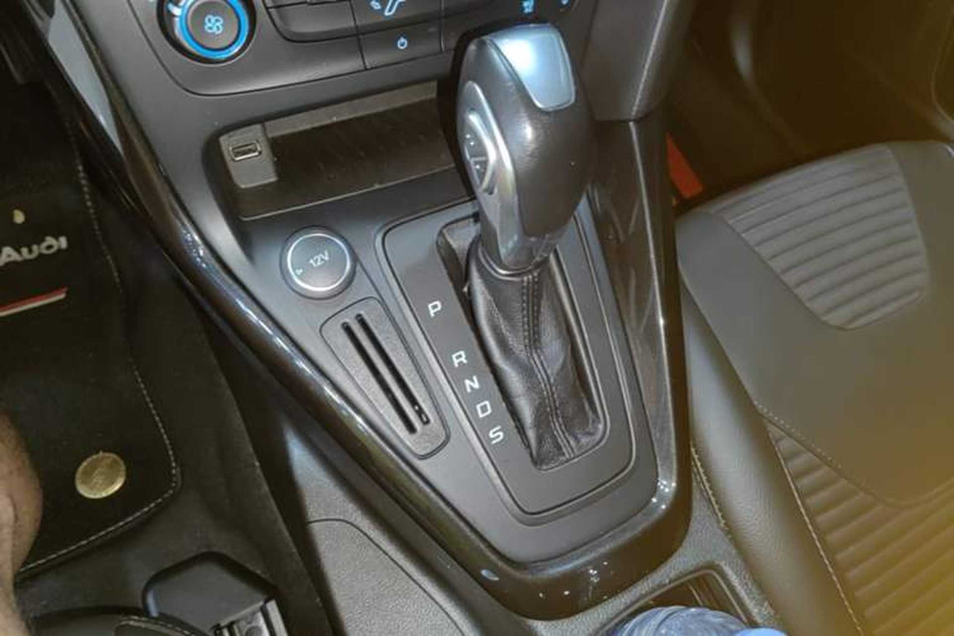 Used Ford Focus 2018 Hatchback Classic 1.6L Automatic Trendy SmartDrive Edition Gear Lever