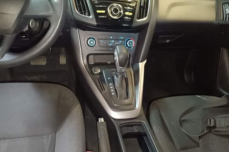 Used Ford Focus 2018 Hatchback Classic 1.6L Automatic Comfort Plus SmartDrive Edition Gear Lever