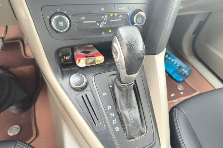 Used Ford Focus 2018 Sedan Classic 1.6L Automatic Comfort Plus Smart Drive Version Gear Lever