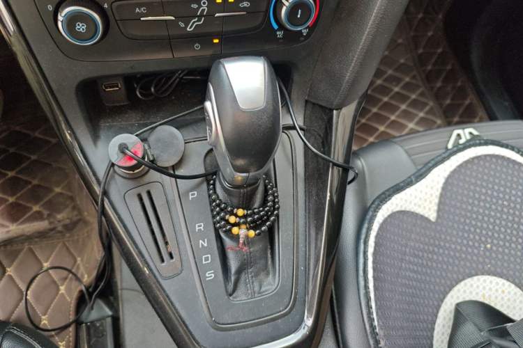 Used Ford Focus 2018 Hatchback Classic 1.6L Automatic Trendy SmartDrive Edition Gear Lever