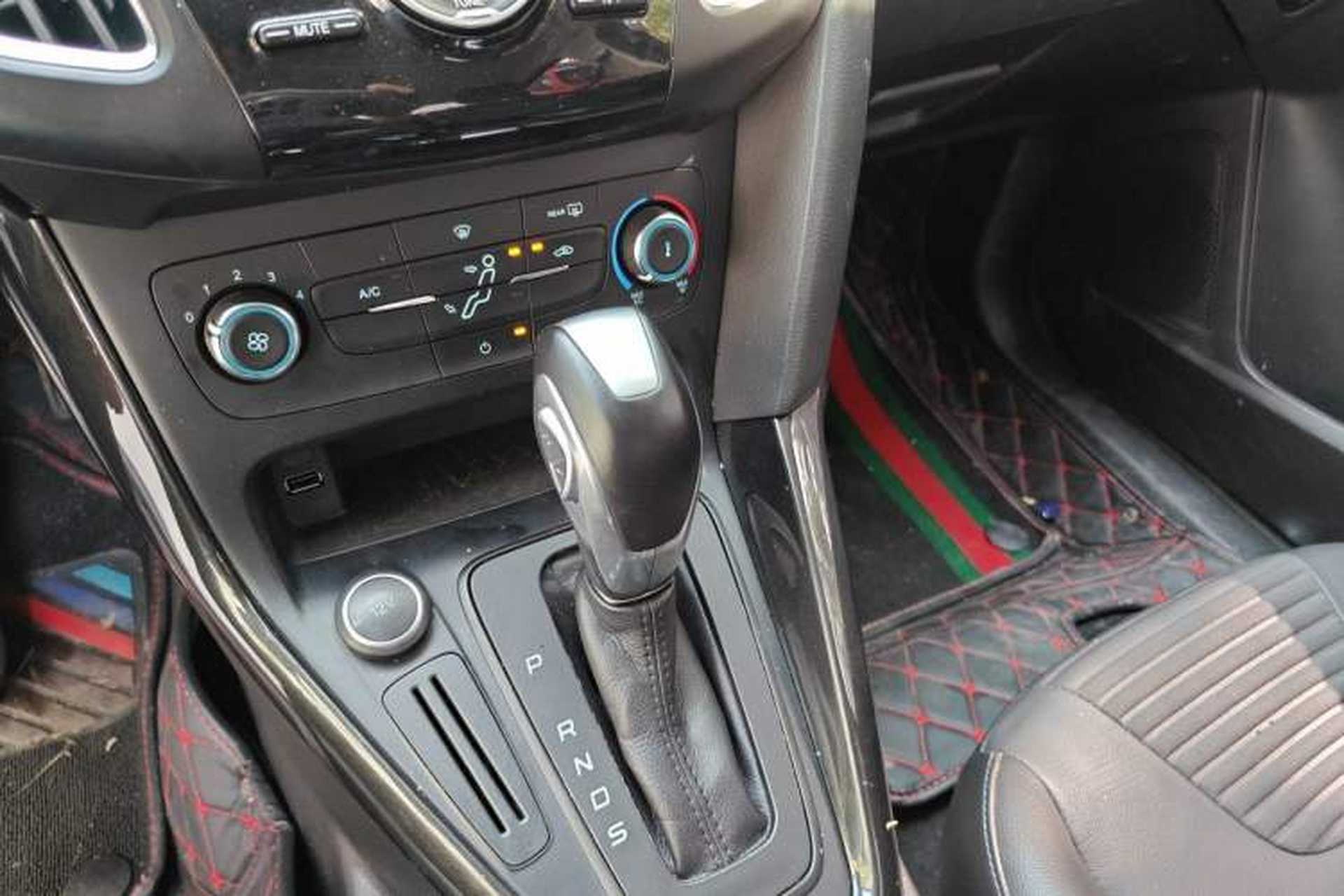 Used Ford Focus 2018 Sedan Classic 1.6L Automatic Trendy SmartDrive Edition Gear Lever